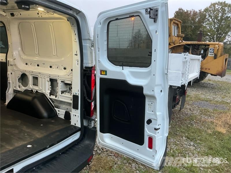 Ford Transit 150 Cargo Van Transporterek