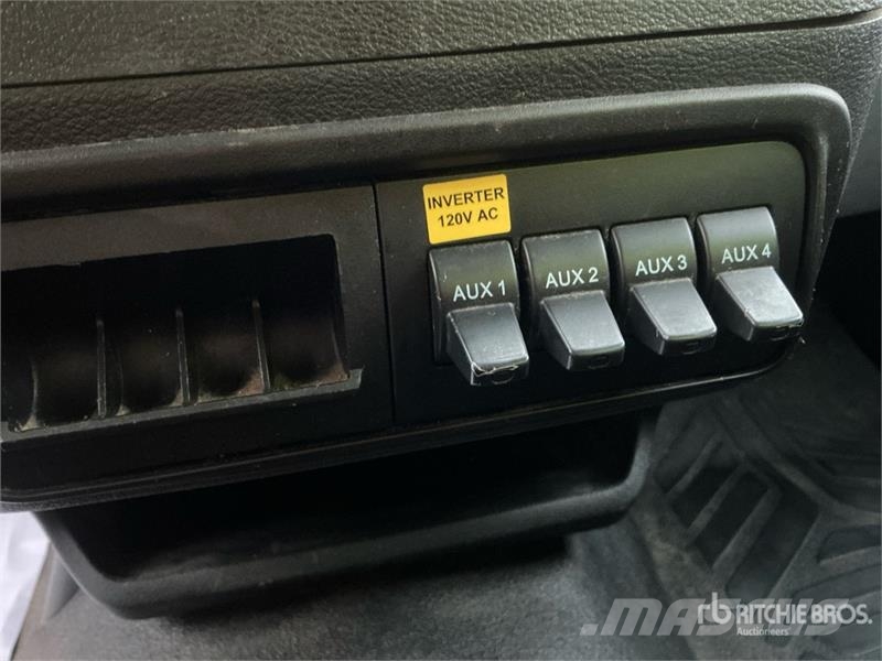 Ford Transit 150 Cargo Van Transporterek