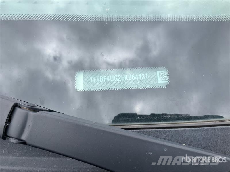 Ford Transit 350 Cargo Van 廂式貨物運輸車