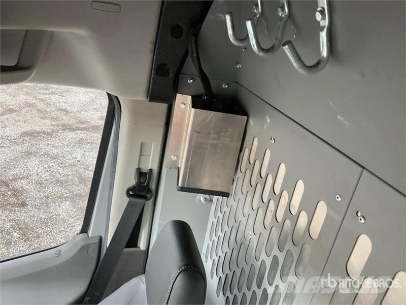 Ford Transit 350 Cargo Van 廂式貨物運輸車