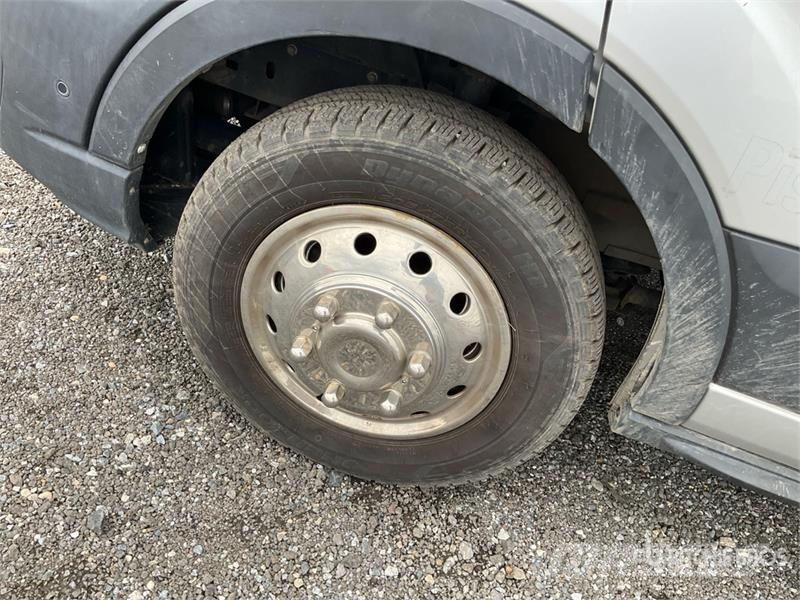 Ford Transit 350 Cargo Van 廂式貨物運輸車