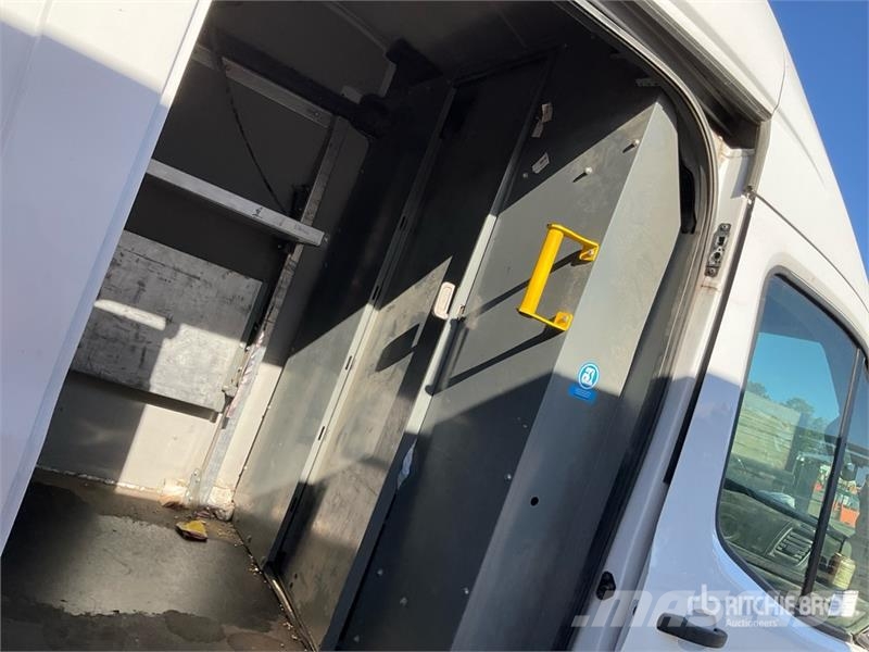 Ford Transit 350 Cargo Van Furgonetas cerradas