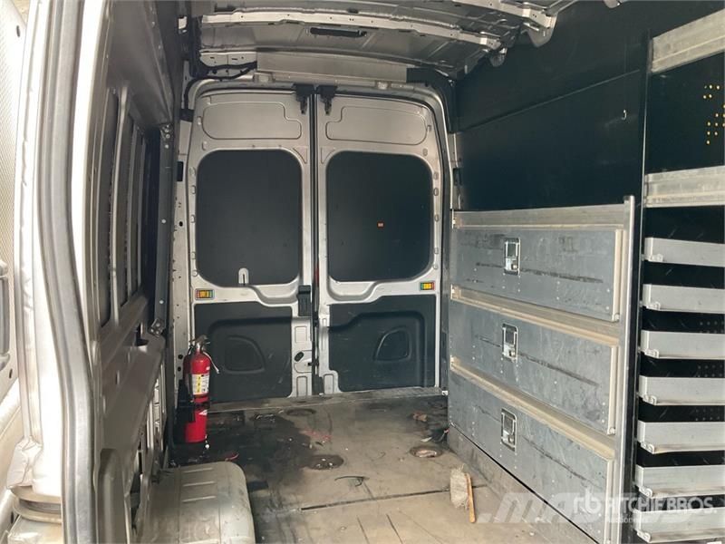 Ford Transit 350 Cargo Van 廂式貨物運輸車