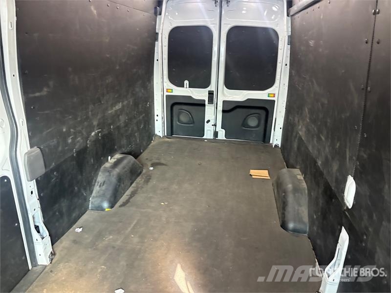 Ford Transit 350 Electric Cargo Van Панельні фургони