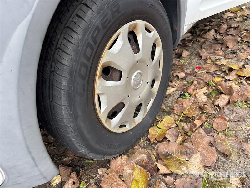 Ford Transit Connect Pakettiautot