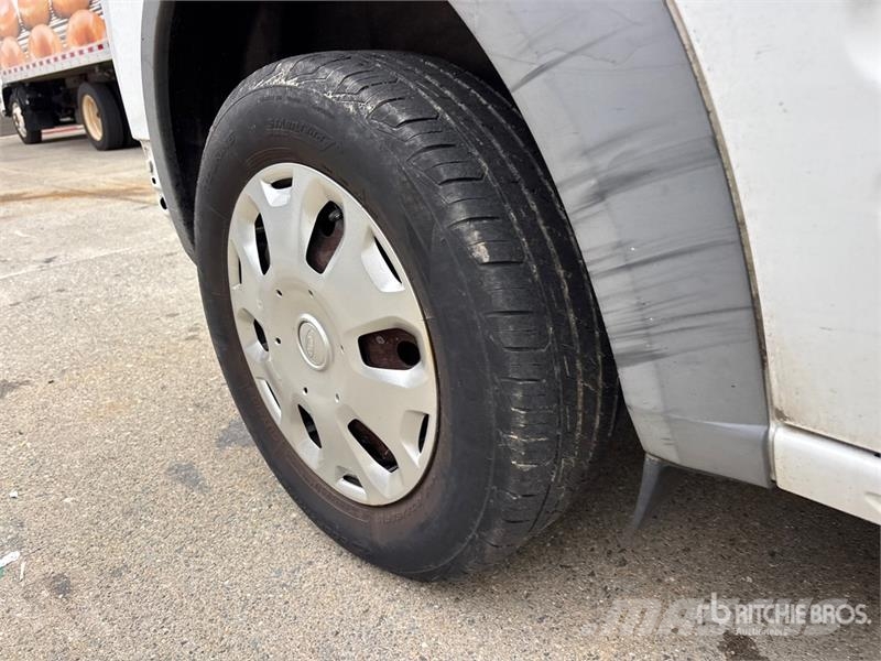 Ford Transit Connect Pakettiautot