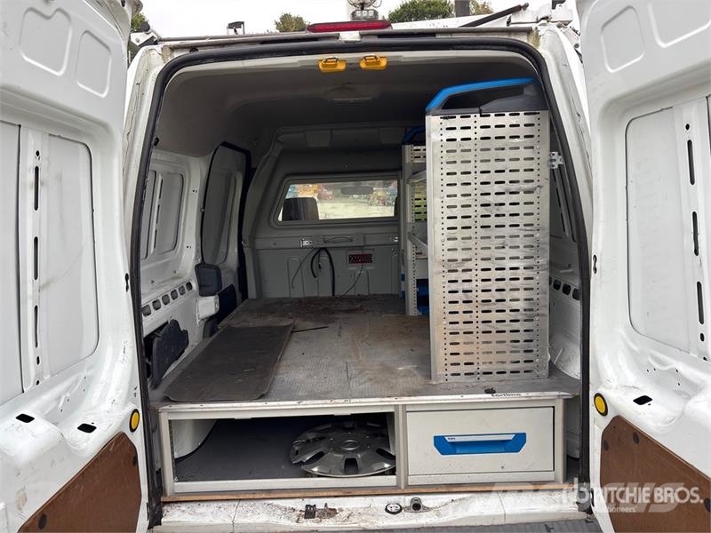 Ford Transit Connect Pakettiautot