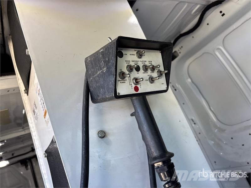 Ford Versalift VANTEL29NE-01 30 ft on  Ford Transit 350 Auto korvtõstukid
