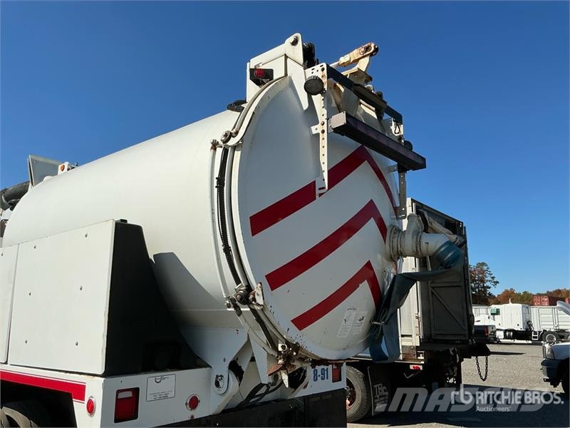 Freightliner 114SD Kombiji / vakuumski kamioni