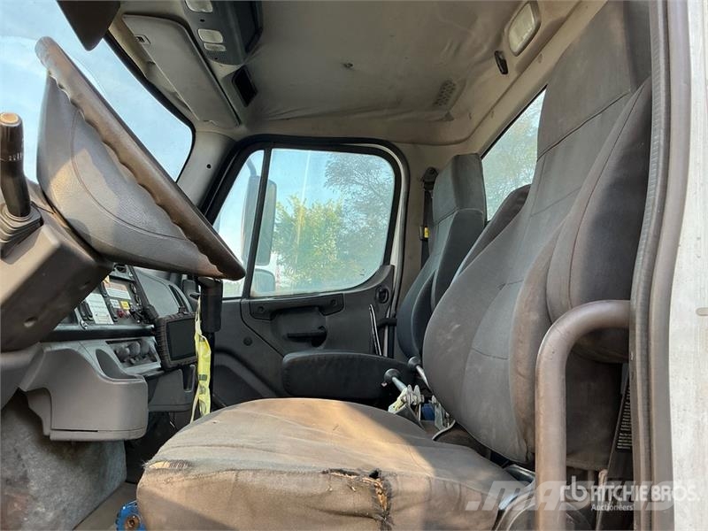 Freightliner 114SD 组合/真空油槽车