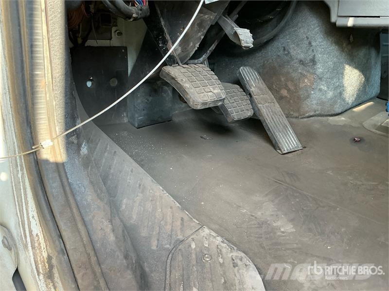 Freightliner 114SD 组合/真空油槽车