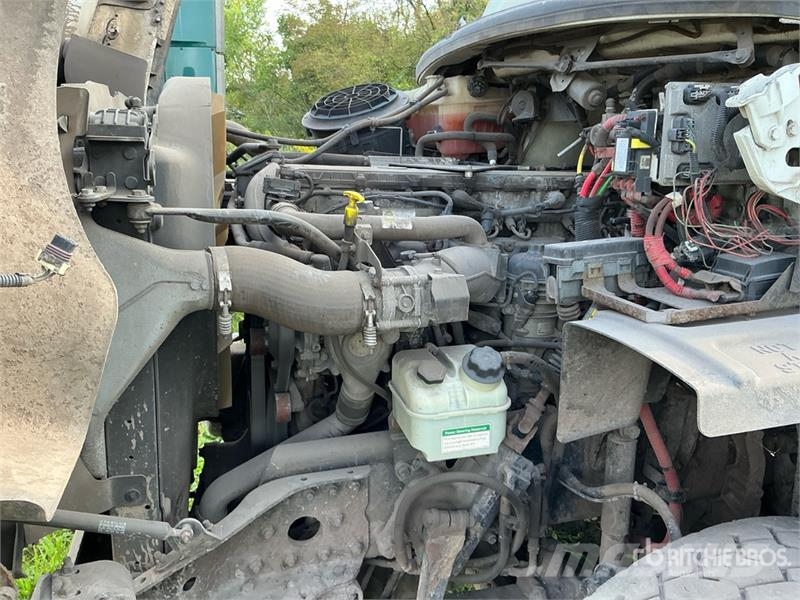 Freightliner 114SD 组合/真空油槽车