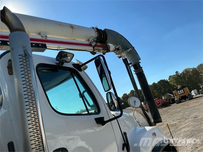 Freightliner 114SD Kombiji / vakuumski kamioni