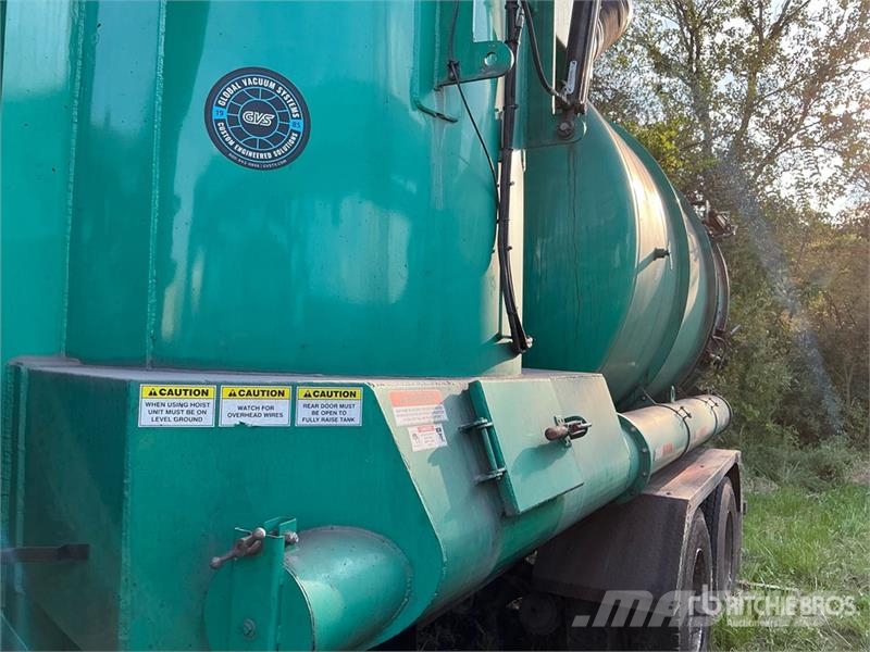 Freightliner 114SD 组合/真空油槽车