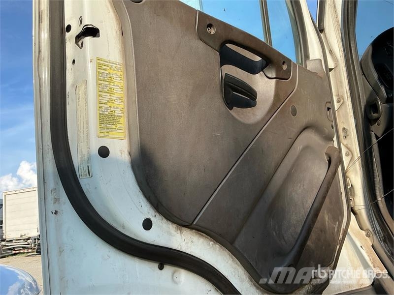 Freightliner 114SD 组合/真空油槽车