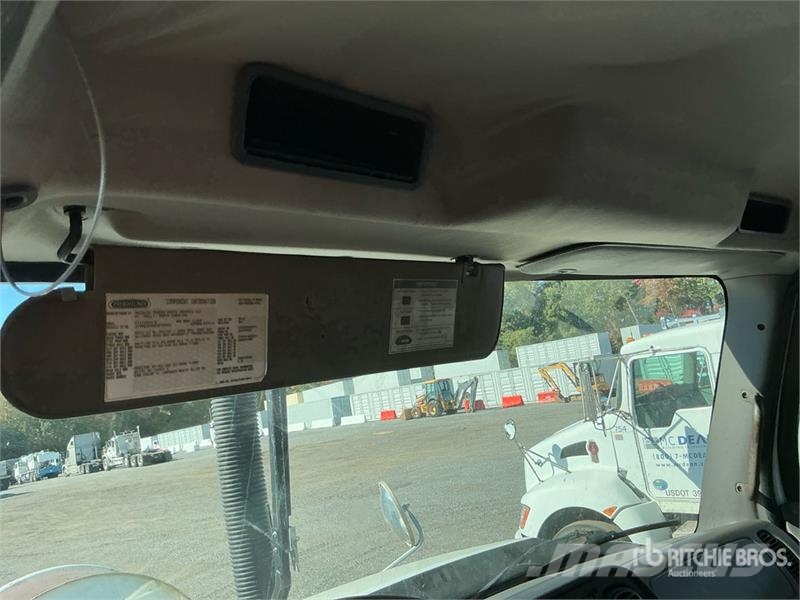 Freightliner 114SD Kombiji / vakuumski kamioni