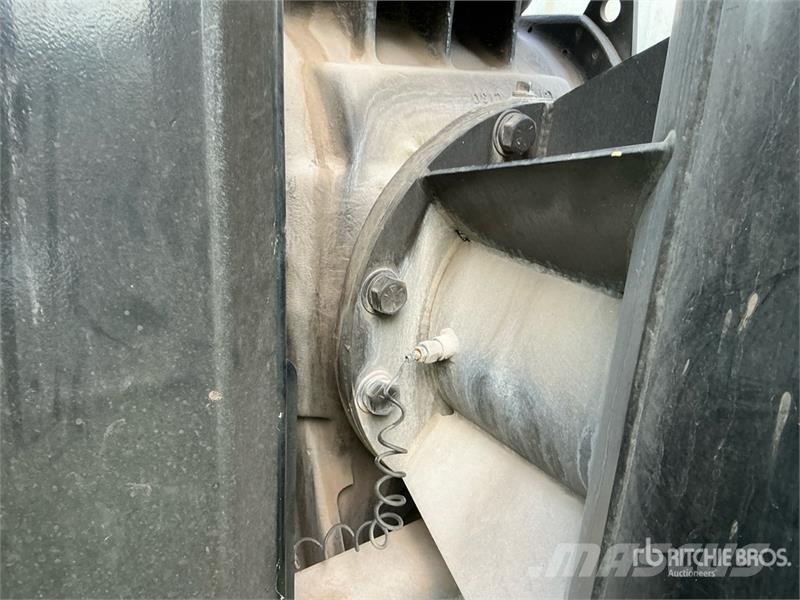 Freightliner 114SD 组合/真空油槽车