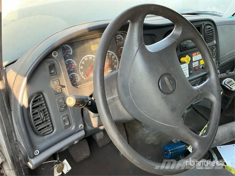 Freightliner 114SD 组合/真空油槽车