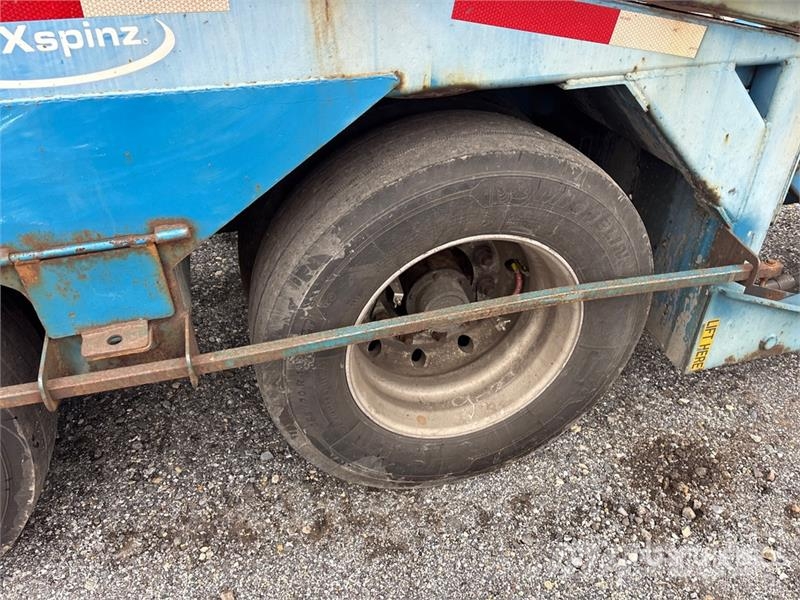 Freightliner 114SD 6x4 Car Carrier Truck مركبات النقل