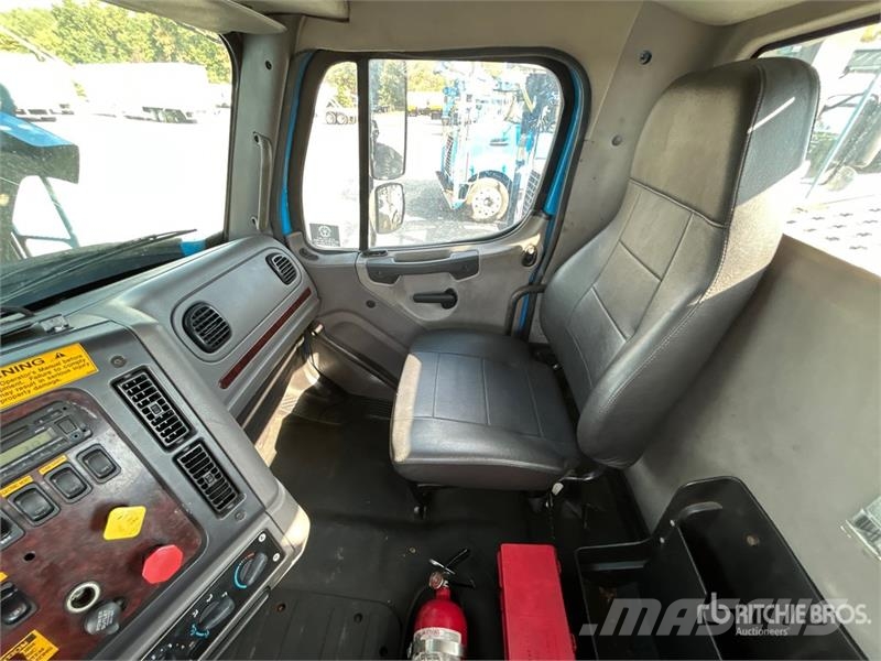 Freightliner 114SD 6x4 Car Carrier Truck Avtotransporterji