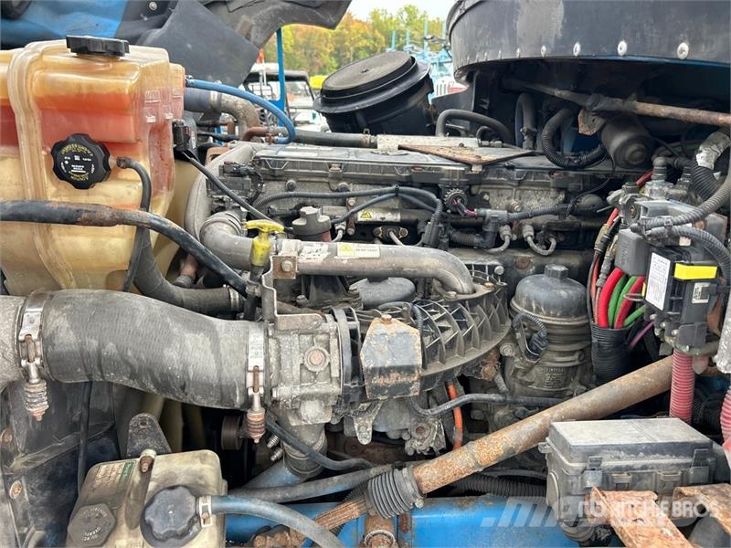 Freightliner 114SD 6x4 Car Carrier Truck Camion porte engin