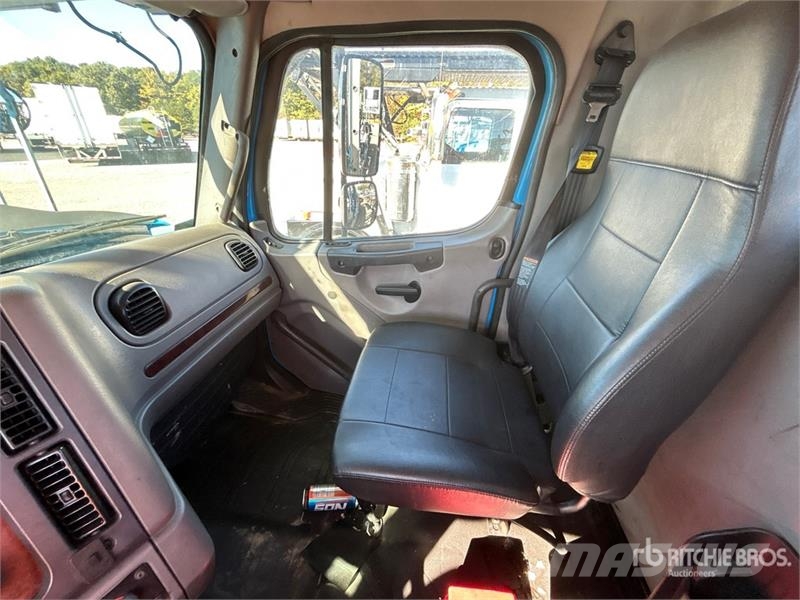 Freightliner 114SD 6x4 Car Carrier Truck 運輸車輛