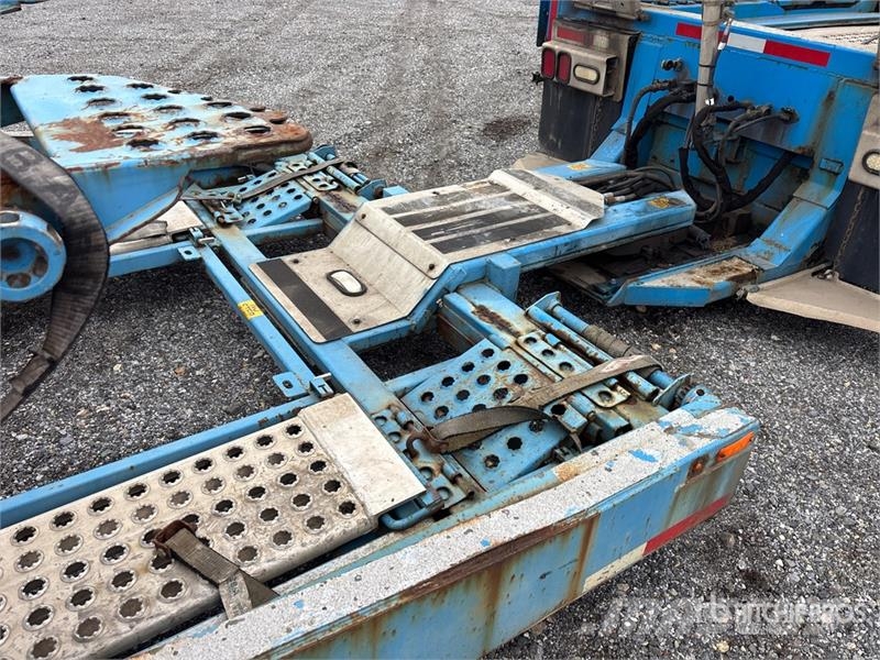Freightliner 114SD 6x4 Car Carrier Truck مركبات النقل