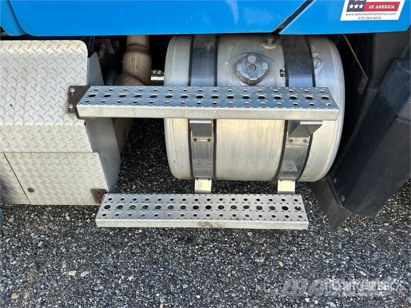 Freightliner 114SD 6x4 Car Carrier Truck 運輸車輛