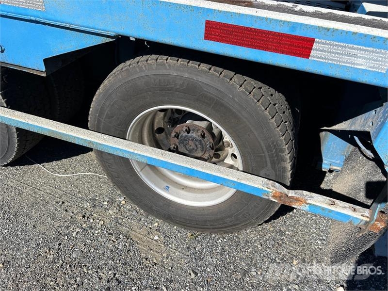 Freightliner 114SD 6x4 Car Carrier Truck 運輸車輛
