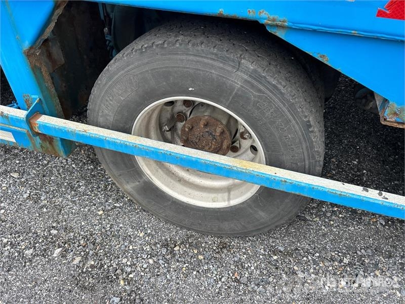 Freightliner 114SD 6x4 Car Carrier Truck Camion porte engin