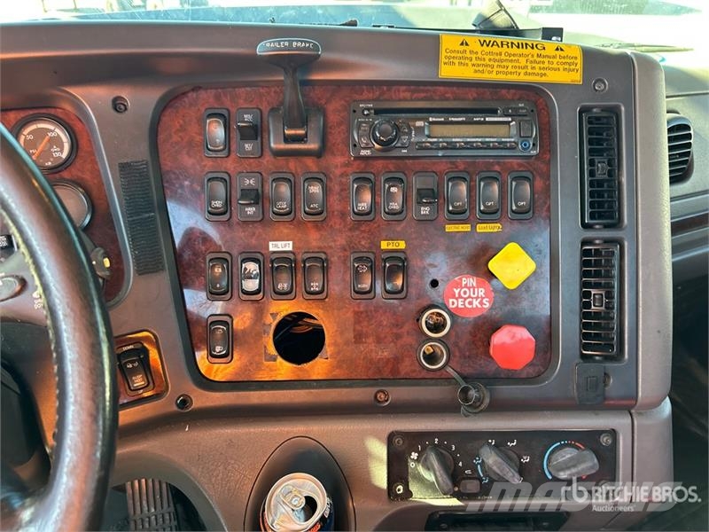 Freightliner 114SD 6x4 Car Carrier Truck 運輸車輛