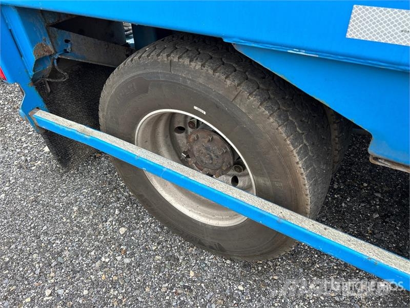 Freightliner 114SD 6x4 Car Carrier Truck Camion porte engin