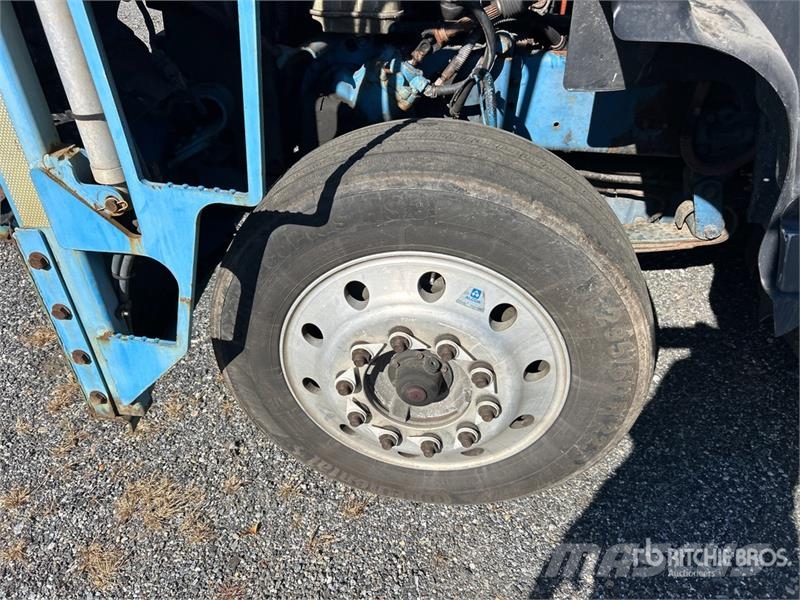 Freightliner 114SD 6x4 Car Carrier Truck 運輸車輛