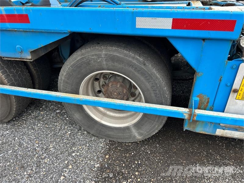 Freightliner 114SD 6x4 Car Carrier Truck Camion porte engin