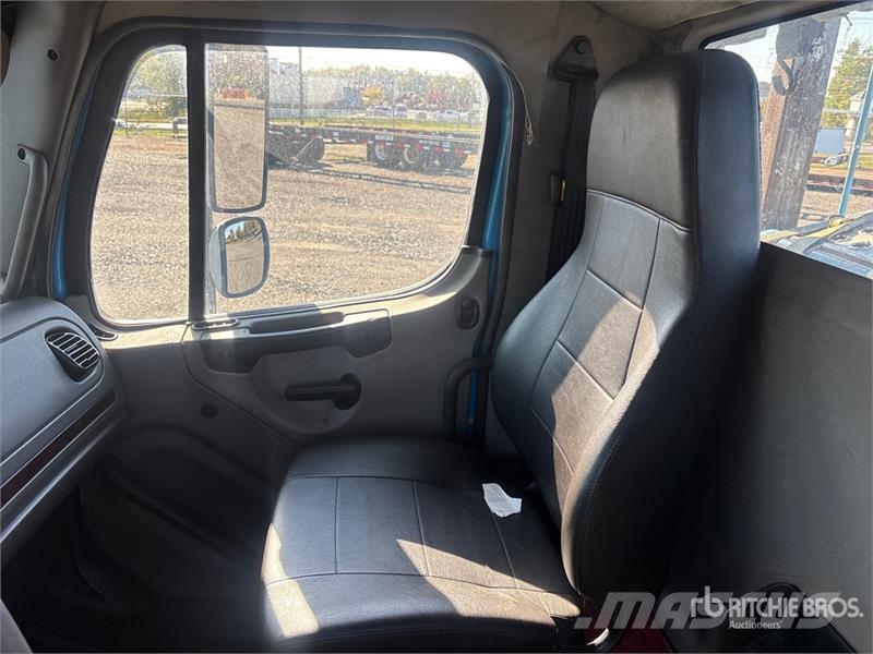 Freightliner 114SD 6x4 Car Carrier Truck Avtotransporterji