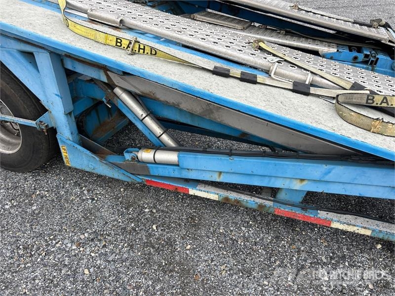 Freightliner 114SD 6x4 Car Carrier Truck Camion porte engin