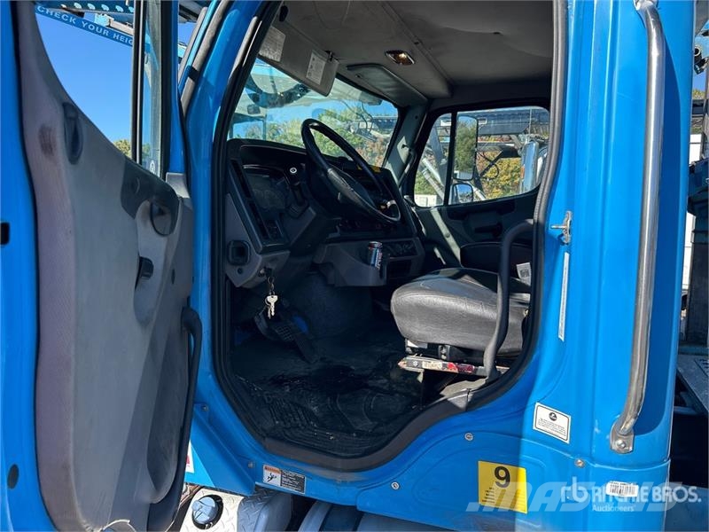 Freightliner 114SD 6x4 Car Carrier Truck 運輸車輛