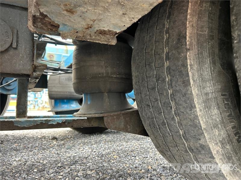 Freightliner 114SD 6x4 Car Carrier Truck Camion porte engin
