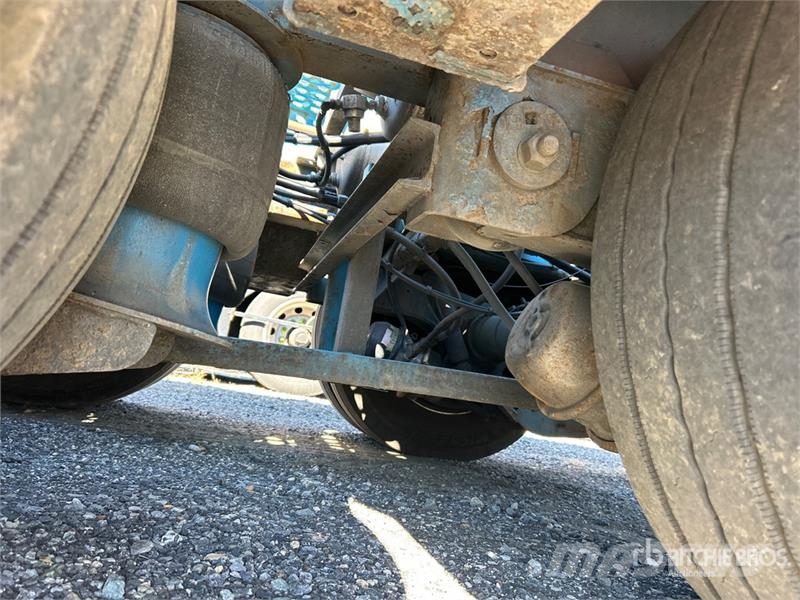 Freightliner 114SD 6x4 Car Carrier Truck 運輸車輛