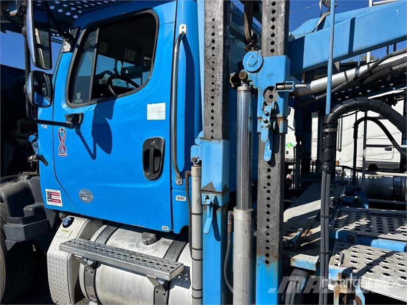 Freightliner 114SD 6x4 Car Carrier Truck 運輸車輛