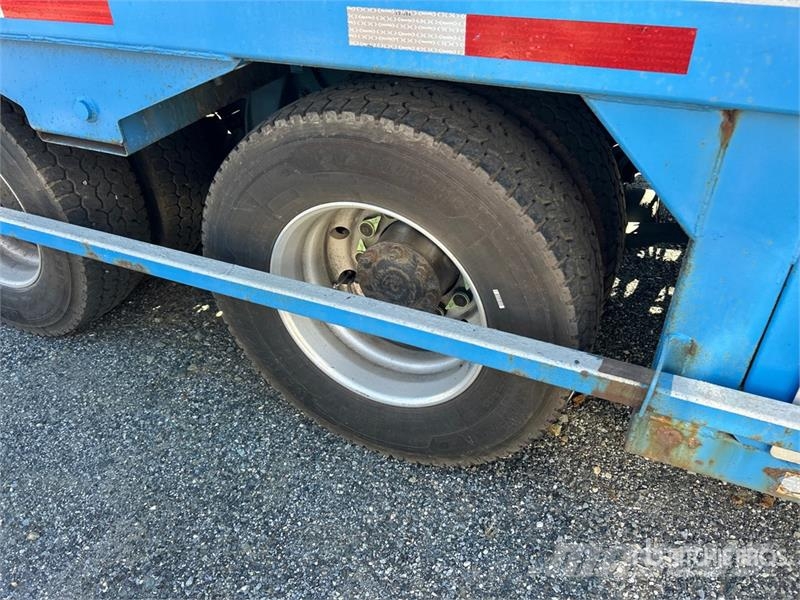Freightliner 114SD 6x4 Car Carrier Truck 運輸車輛