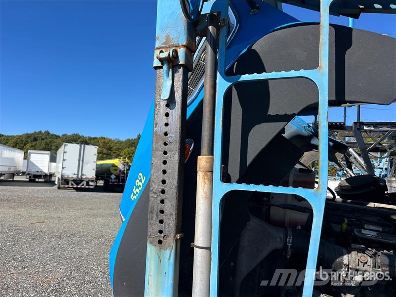 Freightliner 114SD 6x4 Car Carrier Truck 運輸車輛