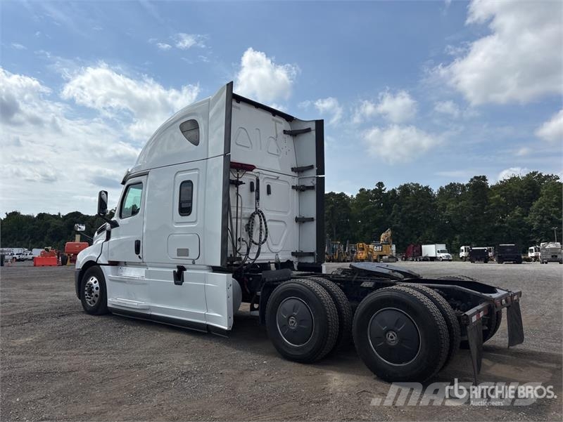 Freightliner 126 6x4 T/A Sleeper Truck Tractor Vilcēji