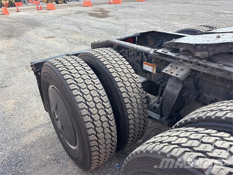Freightliner 126 6x4 T/A Sleeper Truck Tractor Vilcēji