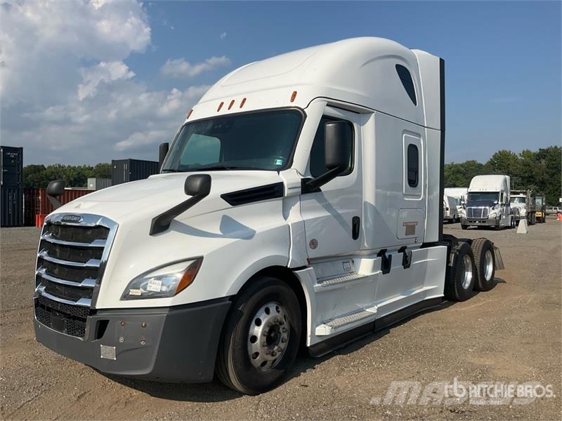 Freightliner 126 6x4 T/A Sleeper Truck Tractor Vetopöytäautot
