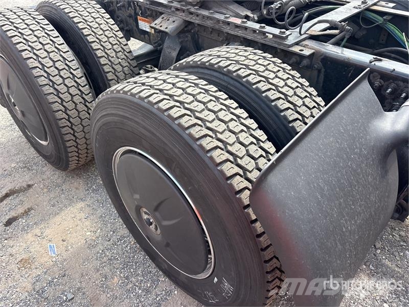 Freightliner 126 6x4 T/A Sleeper Truck Tractor Vilcēji