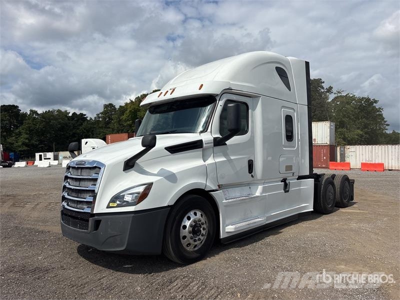 Freightliner 126 6x4 T/A Sleeper Truck Tractor Vilcēji