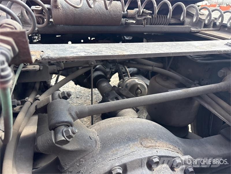 Freightliner 126 6x4 T/A Sleeper Truck Tractor Vilcēji