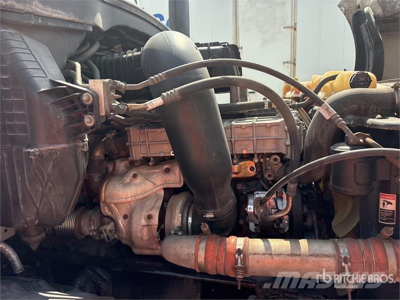 Freightliner 126 6x4 T/A Sleeper Truck Tractor Vilcēji