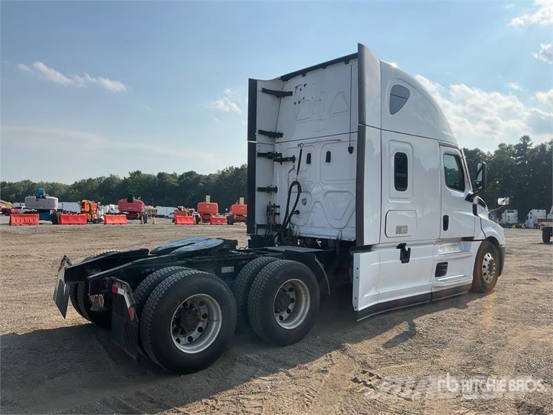 Freightliner 126 6x4 T/A Sleeper Truck Tractor Vetopöytäautot